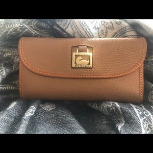 Dooney & Bourke wallet